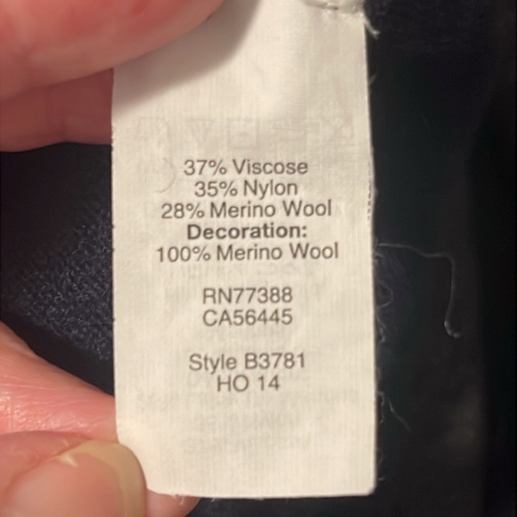 J Crew Sweater With 100% Merino Wool Design Navy Blue Size Medium - Picture 5 of 6